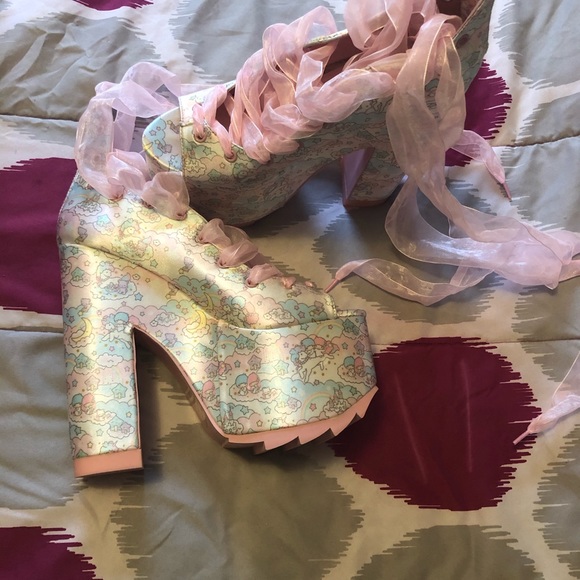 Platform heels only worn once inside - Picture 1 of 2